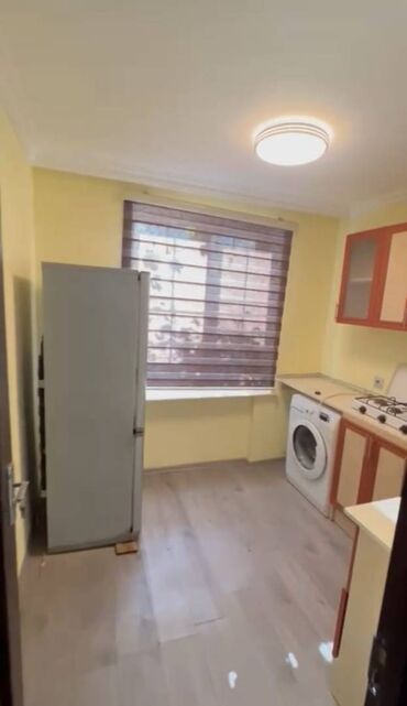 Digər kommersiya daşınmaz əmlakı: Obyekt icarəyə verilir. 1-ci mərtəbə 30 kvm, zirzəmi 25 kvm və 30 kvm — 7