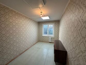 калыс ордодон квартира керек: 3 комнаты, 58 м², 104 серия, 4 этаж, Косметический ремонт