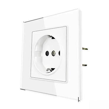 Utičnice: UTIČNICA SA STAKLENIM PANELOM STAKLENA UTIČNICA SA STEGAČIMA | *U — 3