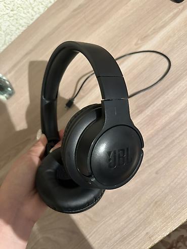 Qulaqcıqlar: JBL simsiz qulaqlıq 2 defe işledilib kenarinda ehtiyatsizliqdan zede — 2