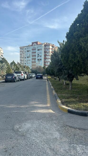 binəqədi ev: Azadliq metrosunun yaninda her cure weraiti olan eve 1 xanim telebe