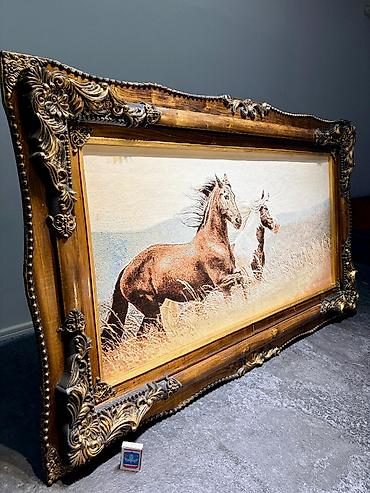 Ev üçün dekor: Dəbdəbəli çərçivədə xalça tablo "Qaçan Atlar" (120x70 sm) Qiymət: 160 — 6
