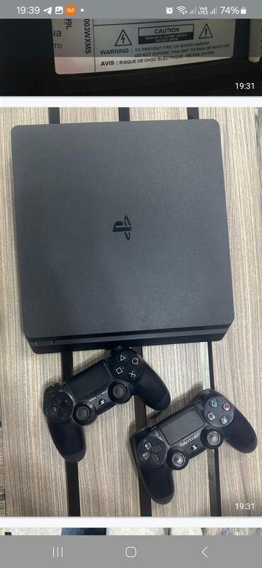 PS4 (Sony Playstation 4): PS4 500 Gb плейтейшен 4 версия.Почти как новое,мало использовался