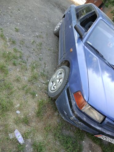 авто ока: Mazda 323: 1990 г., 1.6 л, Механика, Бензин, Седан