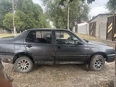 Транспорт: Volkswagen Vento: 1992 г., 1.8 л, Механика, Бензин, Седан — 4