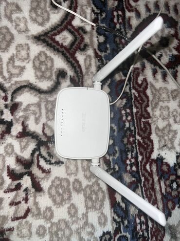 azercell wifi modem: 25 Azn İşləkdir Təzədir 1 ay işlənib heç bir problemi yoxdur