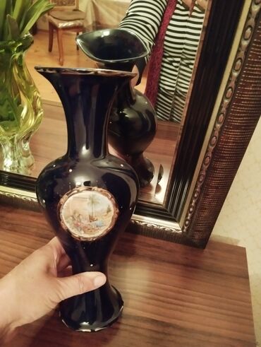 вазы из цветного стекла: Одна ваза, Фарфор
