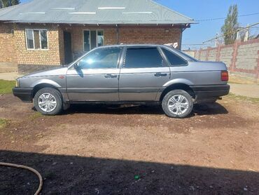 Volkswagen Passat: 1992 г., 1.8 л, Механика, Бензин