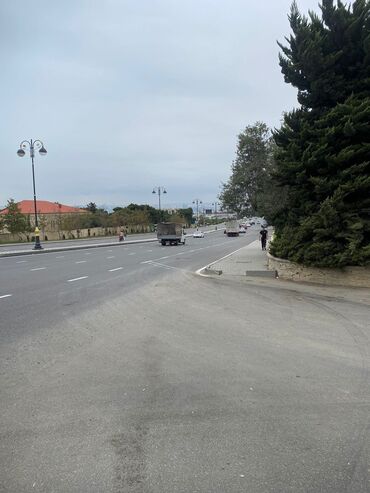 Anbar və emalatxanalar: 8Noyabr prospektində, Əbilov adlanan küçədə belə bir səliqəli həyət — 9