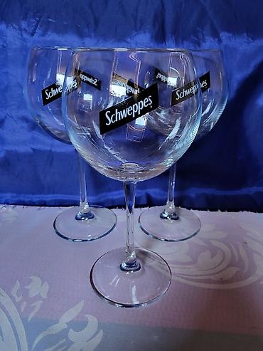 Čaše: Case nove velike Schweppes. Case komada 6 u ceni. sve na casama je — 8