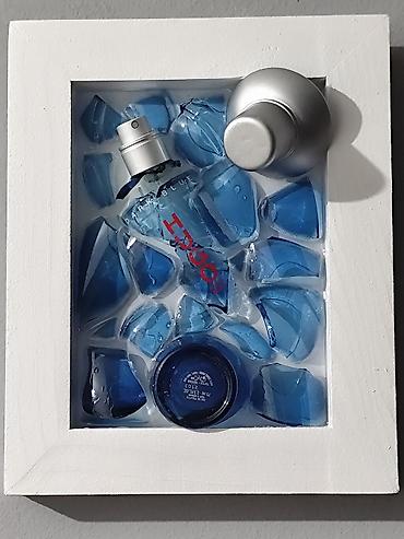 Slike i ramovi: Epoxy slika od razbijene flasice parfema Hugo Boss Dark blue U ponudi — 1