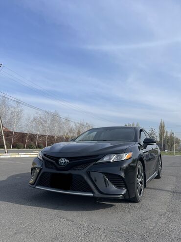 Toyota: Продаю toyota camry hybrid кузове xv 70 цвет: черный год выпуска 2019