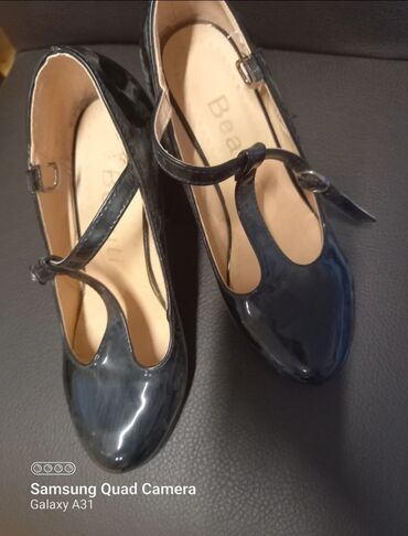 Tuflilər: Ayaqqabilar her çesidde.istiyen olsa yazsin qiymetlerini yazim — 8