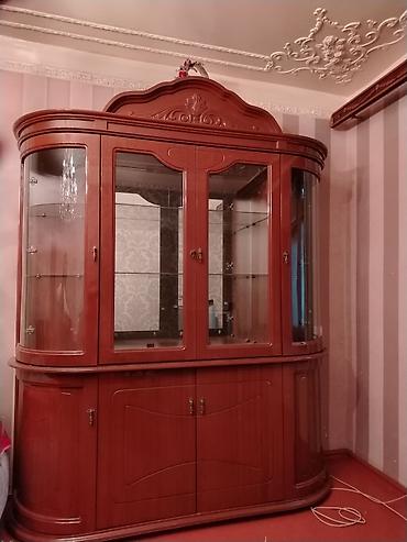 Ev üçün mebel: Klassik üslubda böyük vitrin-bufet - Material: taxta karkas, şüşə — 2