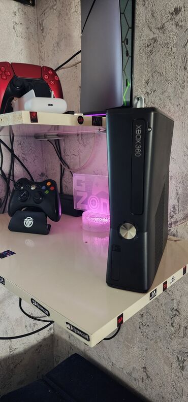 xbox 360 gta 5: Xbox 360 Slim Ela vezyetgedir Tam Islekdir Icinde 4-5 oyun var