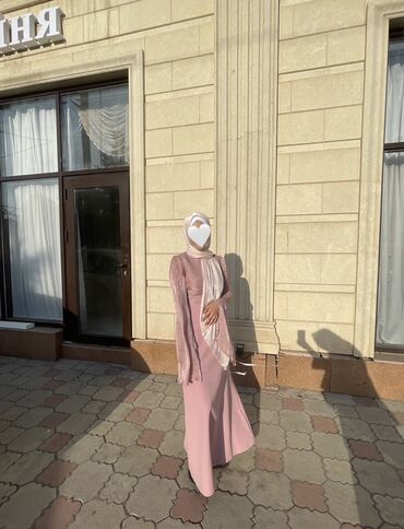 платье халат из плотной ткани: Платье в восточном стиле пастельно‑розового цвета. - Силуэт: длинное