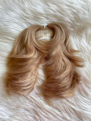 Perike i klipse: Novi model punđe sa češljićem
Cena:1300din na lalafo.rs — 7 Perike i klipse: Novi model punđe sa češljićem
Cena:1300din — 7