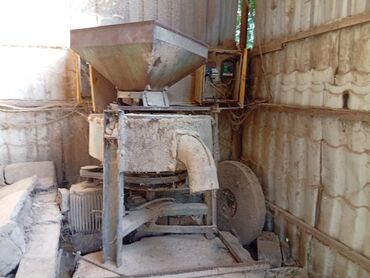 Traktor qoşquları: 3 fazali daş dəyirmanı Bu dəyirman sənaye və kənd təsərrüfatı