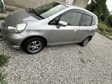 шины 215 45 17: Honda Fit: 2004 г., 1.3 л, Вариатор, Бензин, Хетчбек