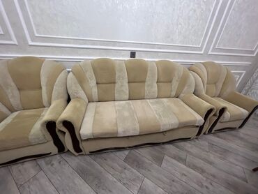 Asılqanlar: Divan, 2 kreslo
