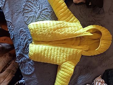 huggies elite soft: Uşaq üçün üst geyim dəsti 1) Sarı qalın şişmə jaket - Kapüşonlu - Ön — 1