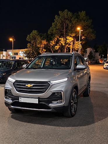 Chevrolet: Chevrolet Captiva Premier – gümüşü rəngdə, müasir və geniş krossover — 1