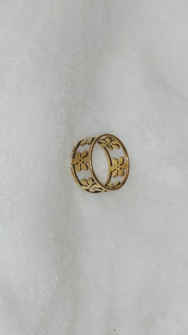 кольцо золотой: Кольцо - бижутерия 
размер - 15мм - 15,5 мм