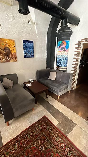 restoran is: Divan kreslo stol stul her sey var xolodilnik biryerde satilir — 2