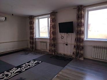 Продажа коттеджей и домов: 🏡✨ ПРОДАЁТСЯ УЮТНЫЙ ДОМ ✨🏡 📍 Район: Биримдик Кут 🏡 Параметры: 📐 — 7