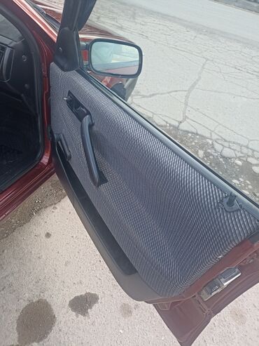 Volkswagen: Volkswagen Passat: 1993 г., 1.8 л, Механика, Газ, Седан — 5