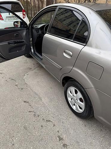 07 2010: Kia Rio: 1.4 l | 2010 il Sedan — 8