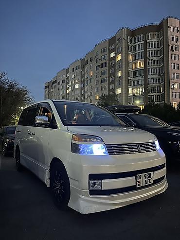 Toyota: Toyota Voxy: 2002 г., 2 л, Автомат, Бензин, Минивэн — 2
