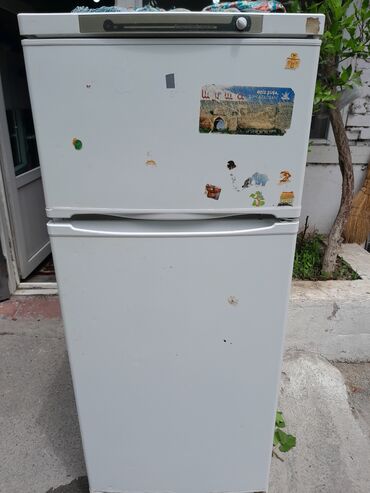 kohne soyuducular: İşlənmiş 2 qapılı Indesit Soyuducu Satılır, rəng - Ağ, Dolab içi