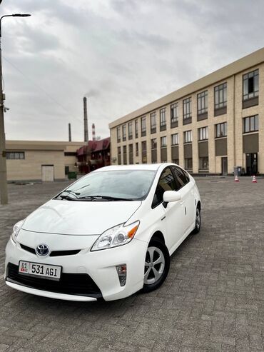Toyota Prius: 2015 г., 1.8 л, Робот, Гибрид, Хетчбек