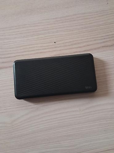 Powerbanklar: Portativ enerji bankı (power bank), 10000 map qara rəngdə, kompakt — 3