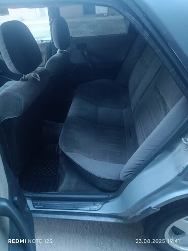 Mazda: Mazda 323: 1991 г., 1.6 л, Механика, Бензин, Хэтчбэк — 10