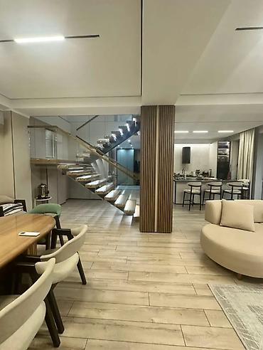 lux: 220 м², 4 комнаты, Семейным — 5