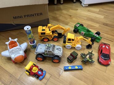 Oyuncaqlar: Uşaq oyuncaqları dəsti Fotoşəkillərdə gördüyünüz müxtəlif — 2