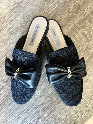 Basanoşka və səndəllər: Charles&Keith, Ölçü: 38, rəng - Qara, Yeni