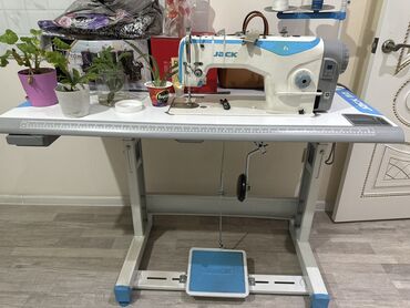 бытовая техника новая: Швейная машина Jack