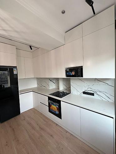 silver kitchen: Кухни на заказ - Индивидуальные проекты под размер помещения — 9