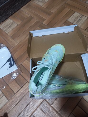 вечернее платье с: Эркектердин кроссовкасы, 43, Nike, Жаңы, түсү - Жашыл, Өзү алып кетүү