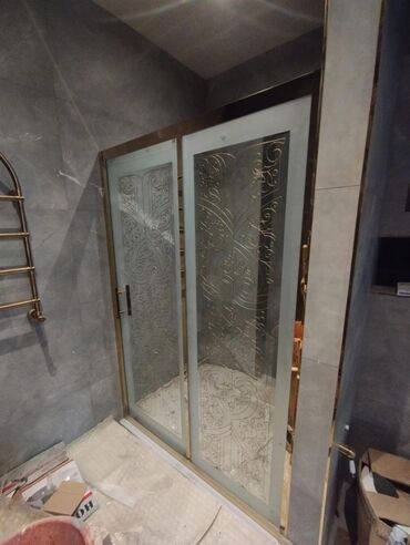 Duş kabinaları, arakəsmələr: Arakəsmə, Künc üçün — 1