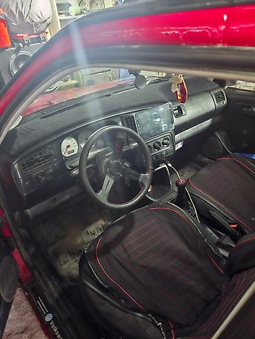 Volkswagen Golf: 1992 г., 1.8 л, Механика, Бензин, Хэтчбэк — 1