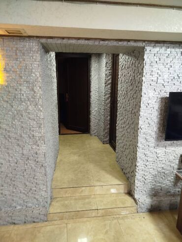 Digər kommersiya daşınmaz əmlakı: Nərimanov rayonu, Azadlıq prospektində, ümumi sahəsi 100 kv\m olan, 2 — 8