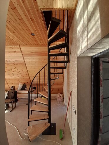 Naveslər, markizlər: Navest
Besetqa
Pilləkənlərin Yığılması işləri görülür — 13