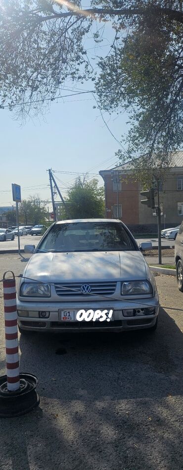 подлокотник на гольф 4: Volkswagen Vento: 1995 г., Седан