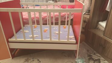 uşaq otağı ucun xalca: Oğlan və qız üçün, Dördbucaq, Beşik, Dəstsiz, Matras ilə, Yellənmə mexanizmsiz