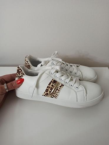 zenski top za trening: Bele ženske patike sa leopard detaljima - Kao nove (Vel. 38) Prelepe — 4