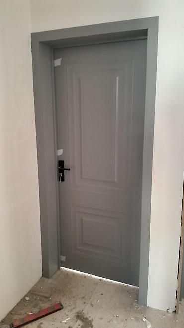 ev divar dekorlari: Ağ və boz rəng variantlarında modern interyer qapıları - Dizayn — 6